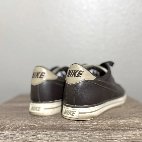 Nike low top causal shoes. Brown 9.5 - Picture 3 of 3